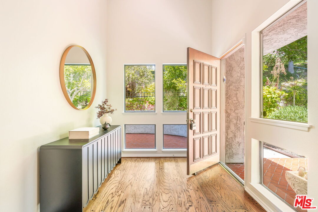 17200 Palisades Cir