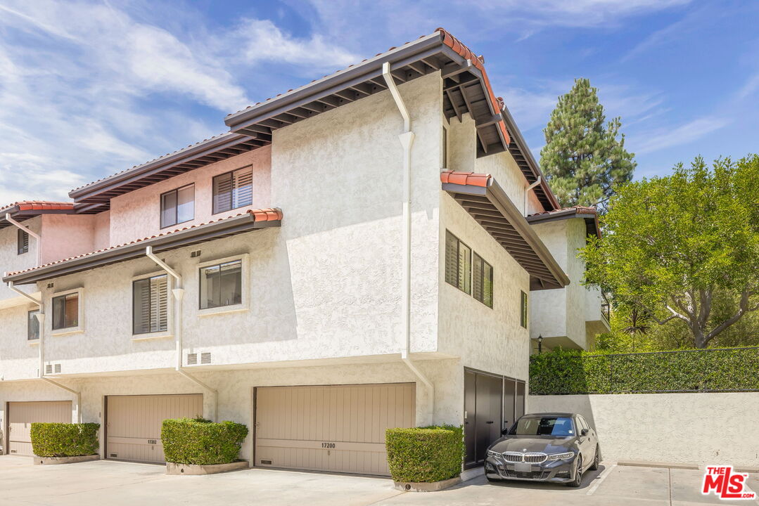 17200 Palisades Cir
