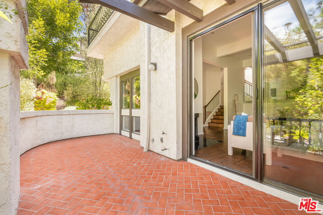 17200 Palisades Cir