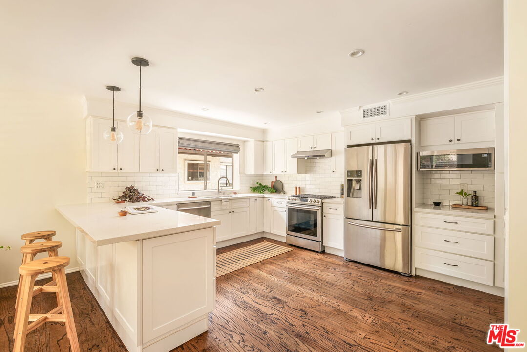 17200 Palisades Cir