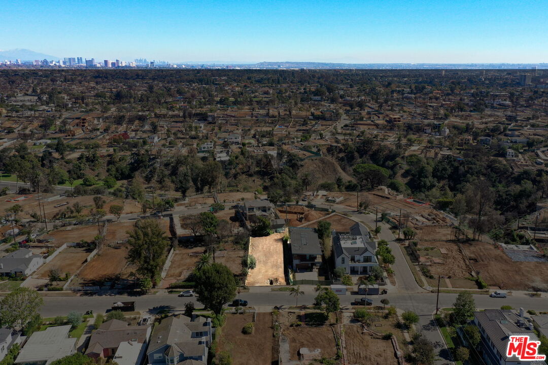 516 El Medio Ave