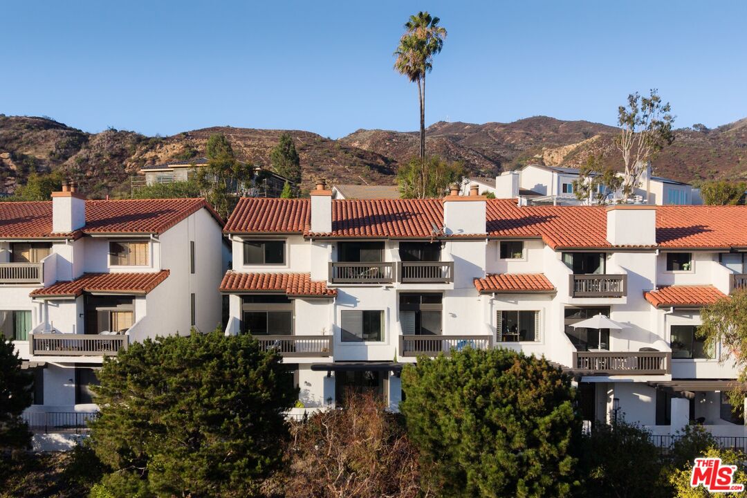 1692 Michael Ln