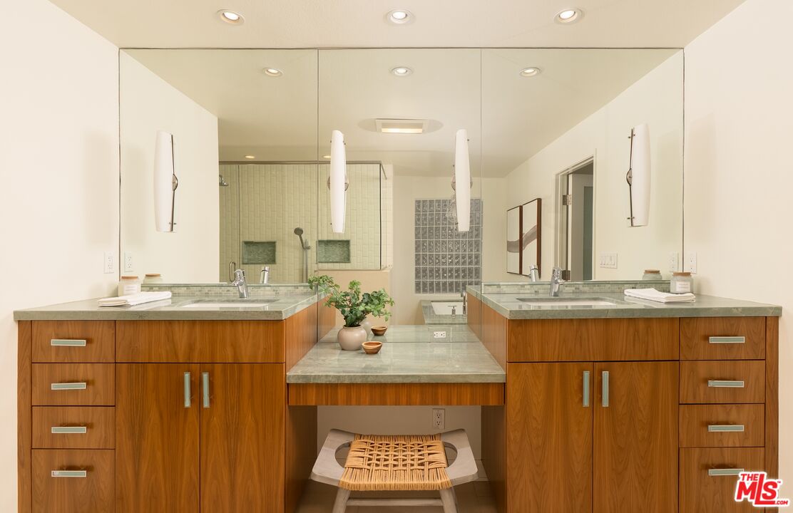 1692 Michael Ln