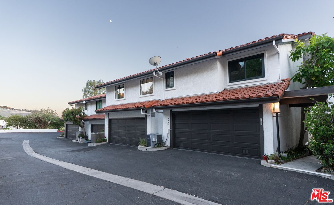 1692 Michael Ln