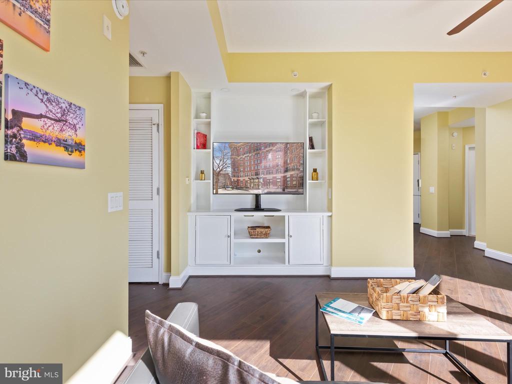1390 KENYON STREET NW Unit: 707