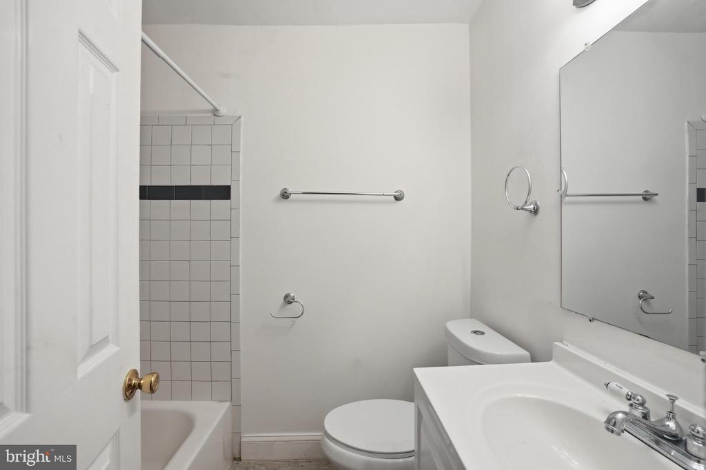 1701 MONTELLO AVENUE NE Unit: B