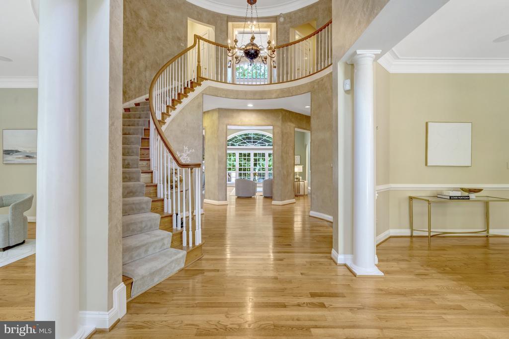 7811 CROWNHURST COURT