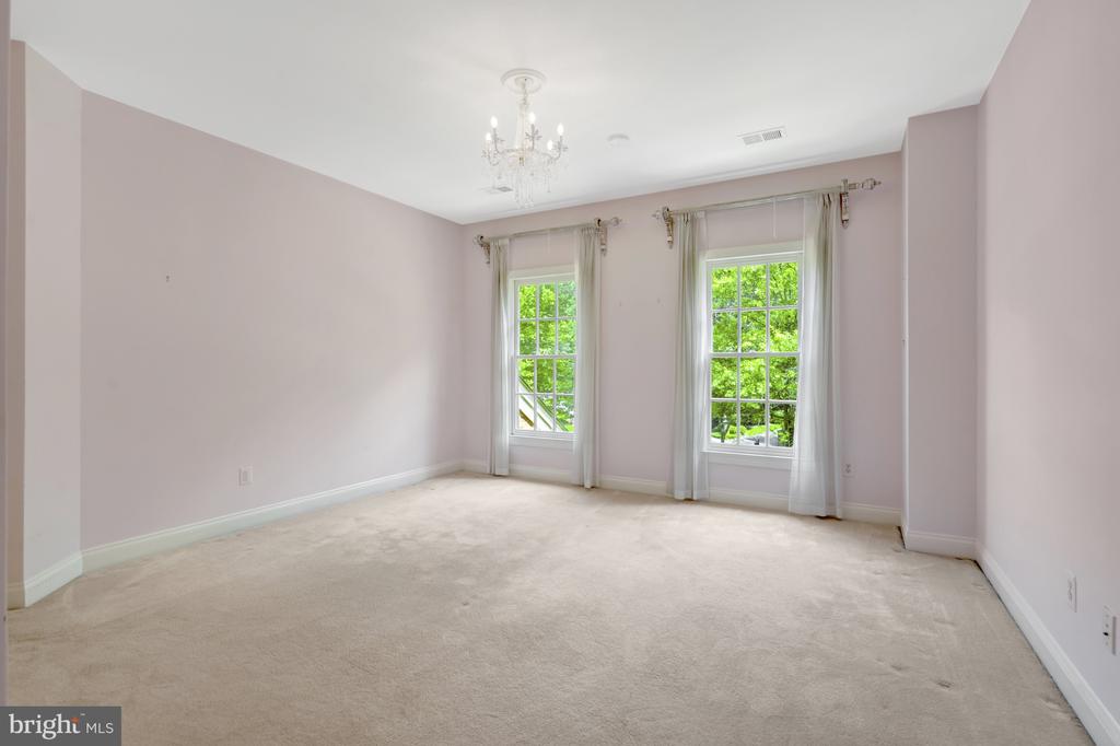 7811 CROWNHURST COURT