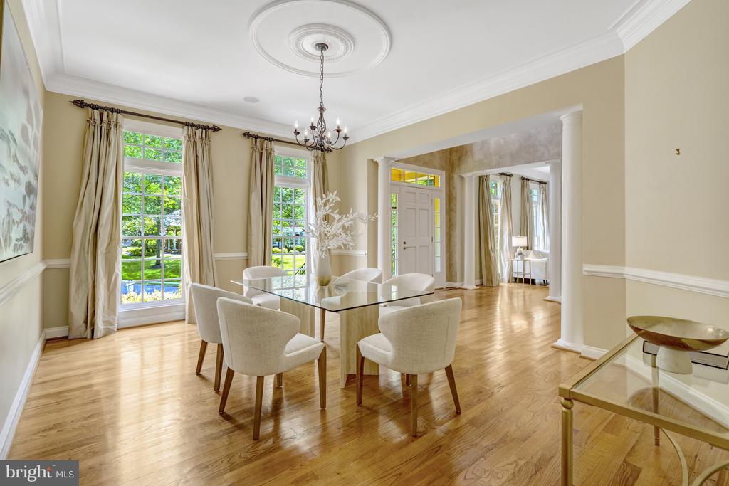 7811 CROWNHURST COURT