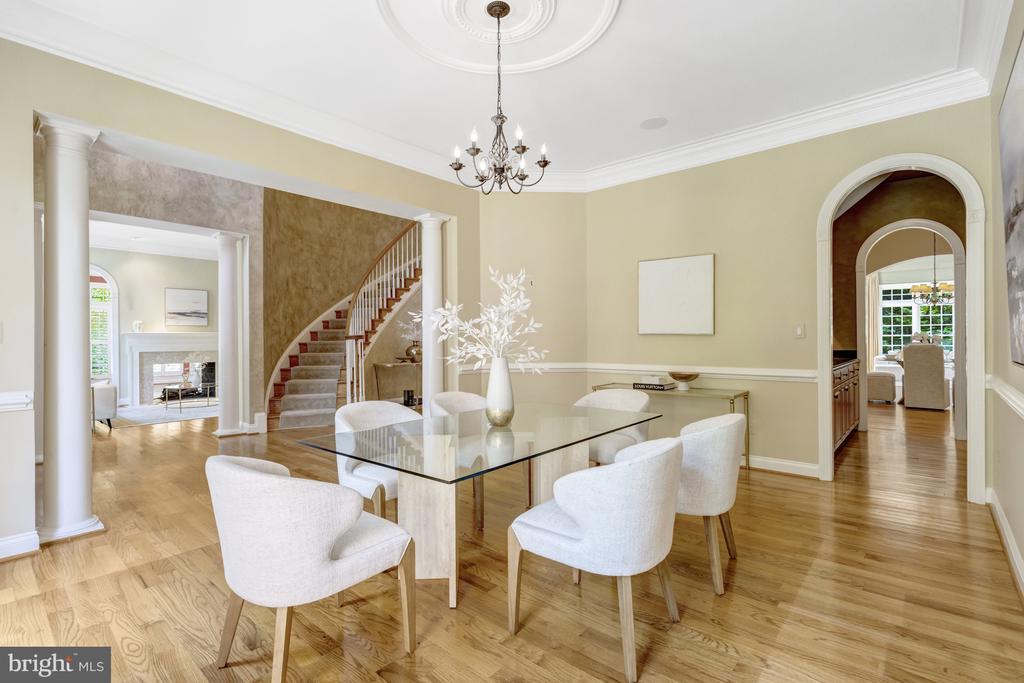 7811 CROWNHURST COURT