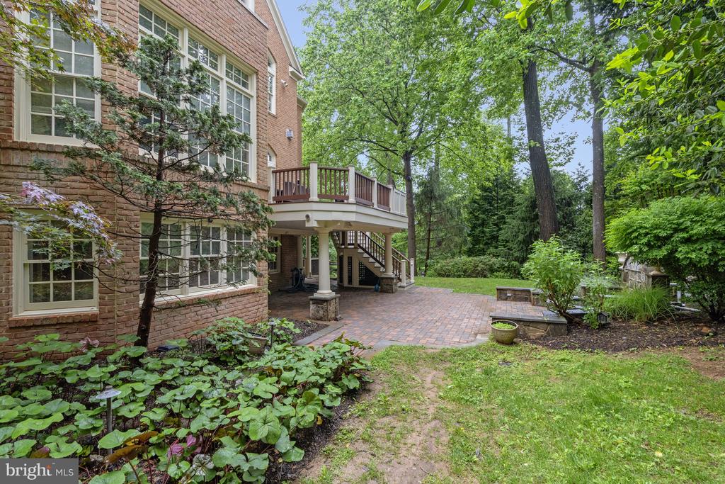 7811 CROWNHURST COURT