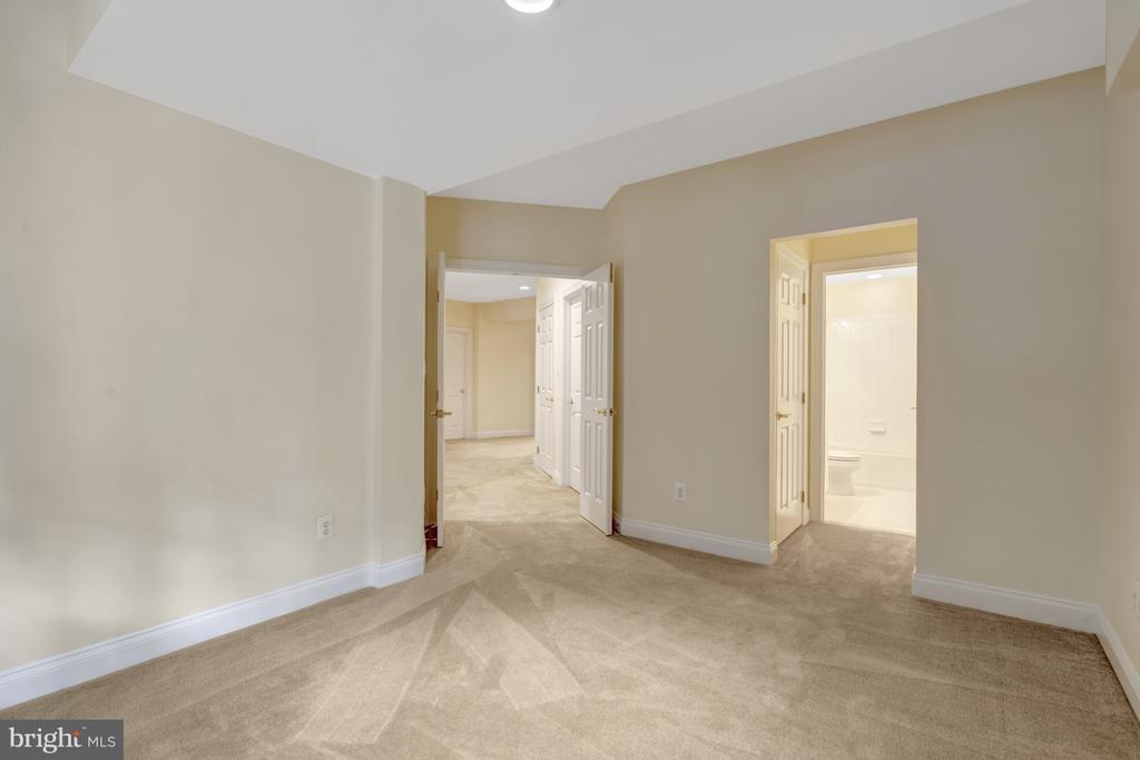 7811 CROWNHURST COURT