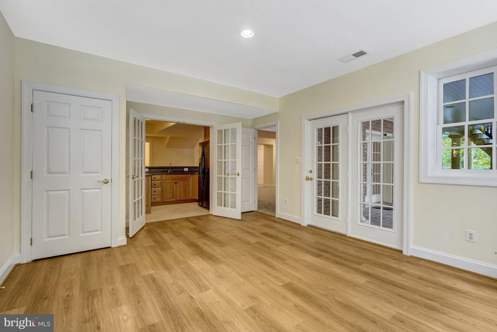 7811 CROWNHURST COURT