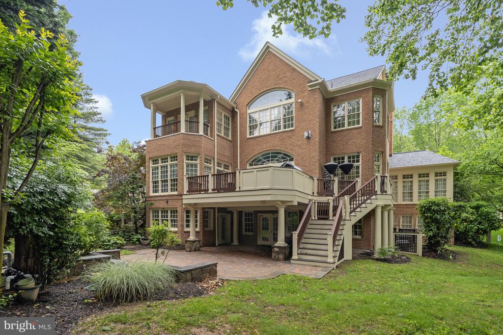 7811 CROWNHURST COURT