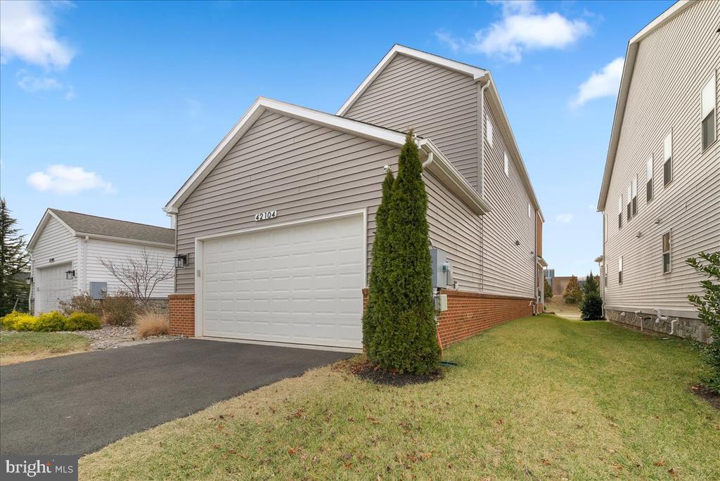 42104 CREIGHTON ROAD
