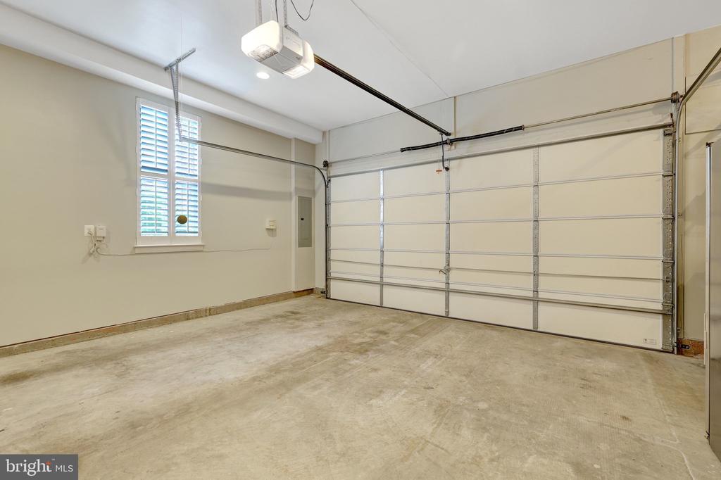20405 SAVIN HILL DRIVE