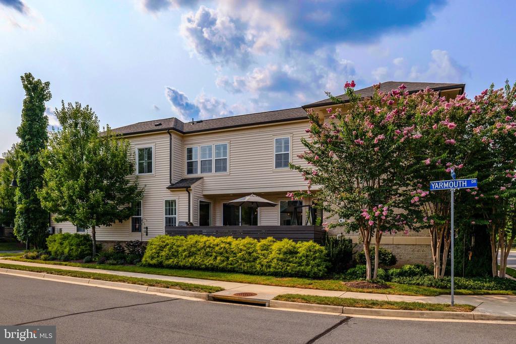 20405 SAVIN HILL DRIVE