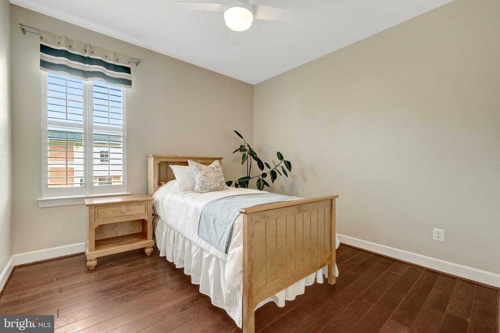 20405 SAVIN HILL DRIVE