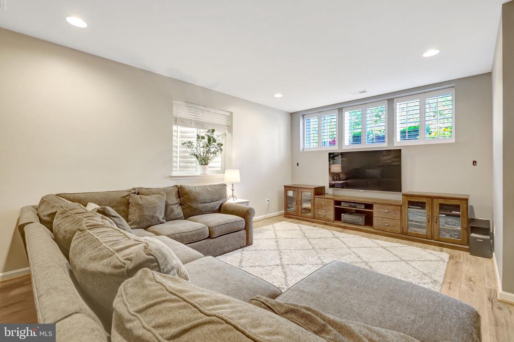 20405 SAVIN HILL DRIVE