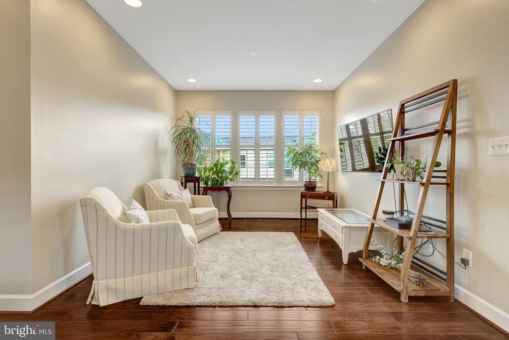 20405 SAVIN HILL DRIVE
