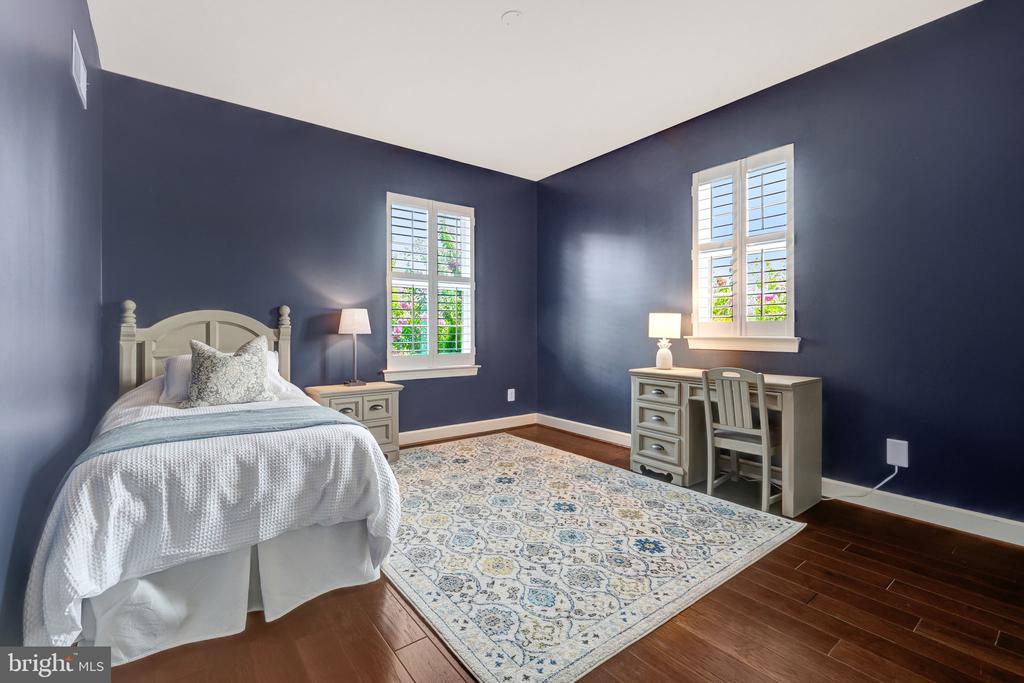 20405 SAVIN HILL DRIVE