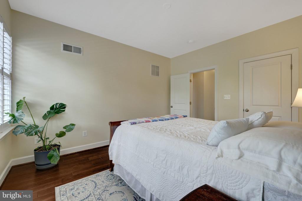 20405 SAVIN HILL DRIVE