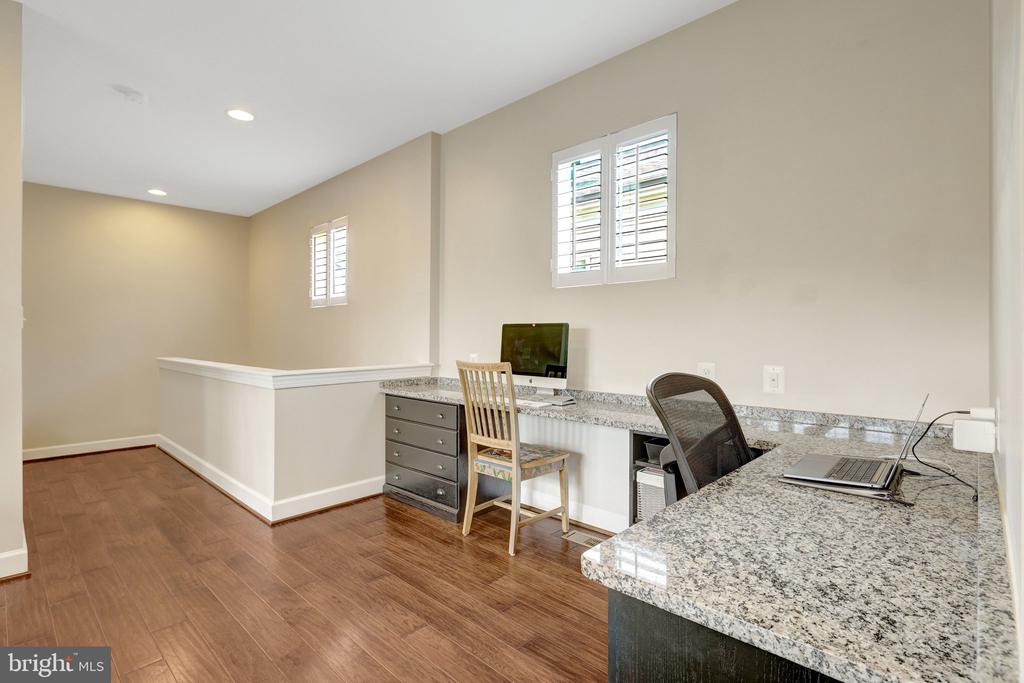 20405 SAVIN HILL DRIVE