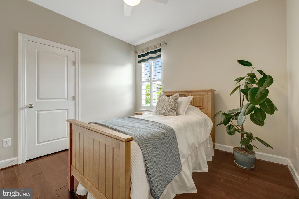 20405 SAVIN HILL DRIVE