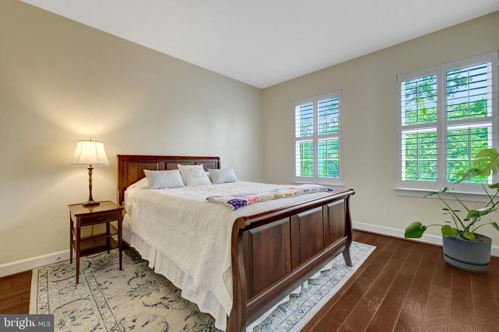 20405 SAVIN HILL DRIVE