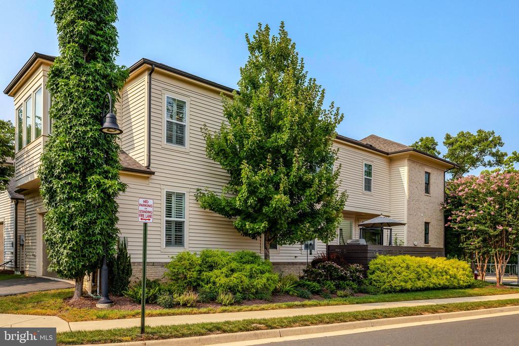 20405 SAVIN HILL DRIVE