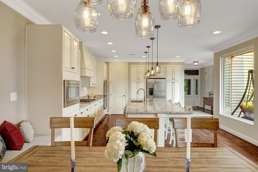 20405 SAVIN HILL DRIVE