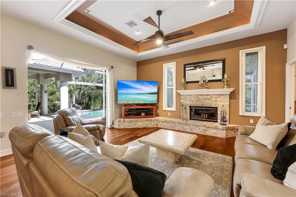 7281 Hendry Creek DR