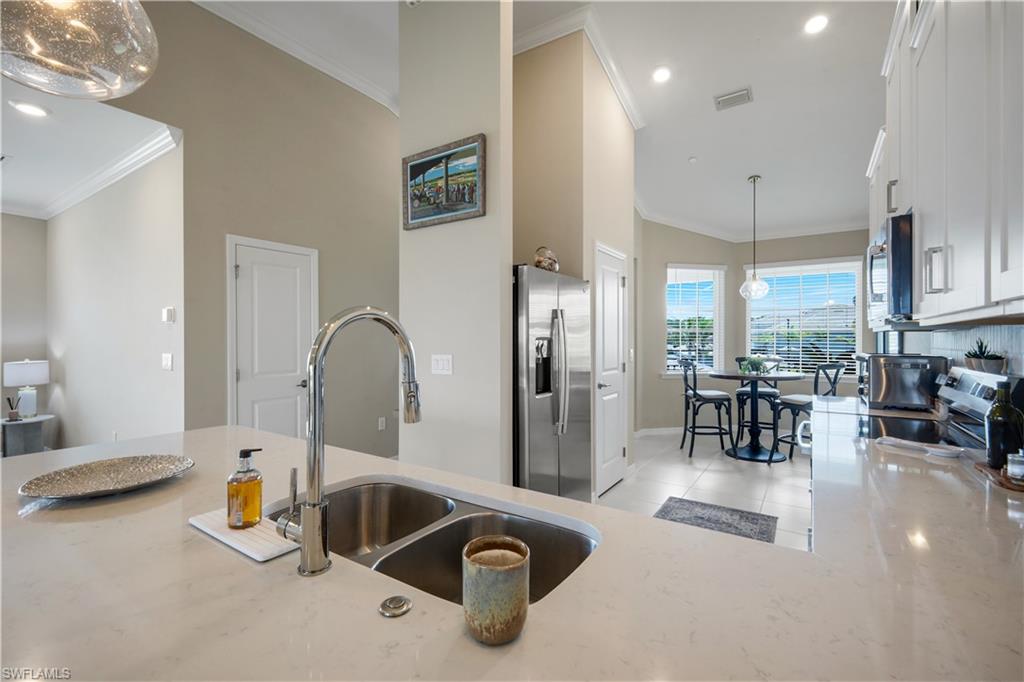 11811 Venetian Lagoon DR 204
