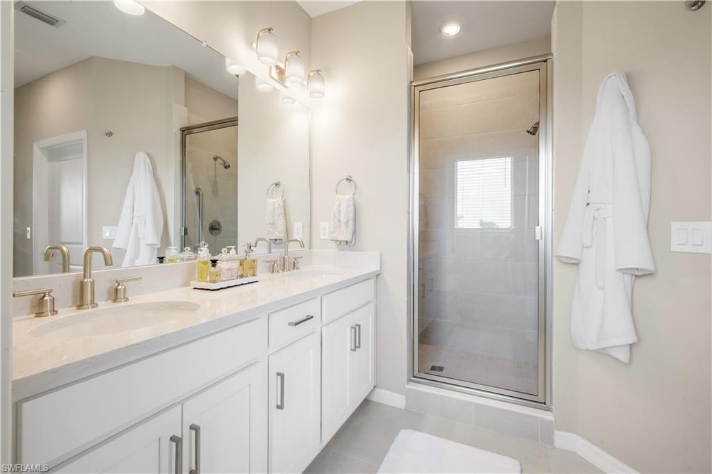11811 Venetian Lagoon DR 204