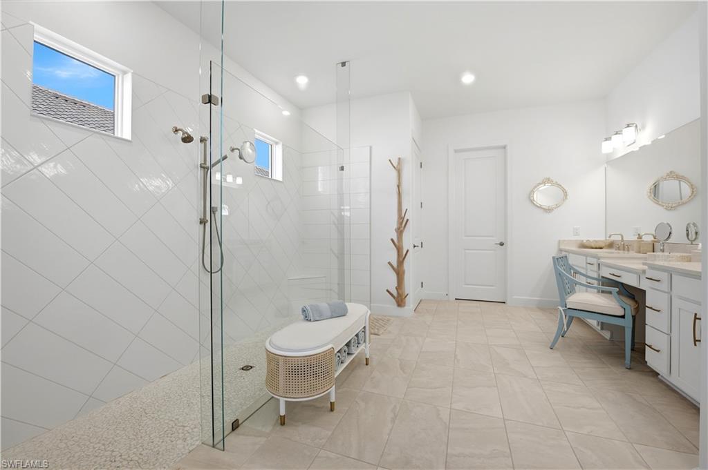 11913 Raggio DR