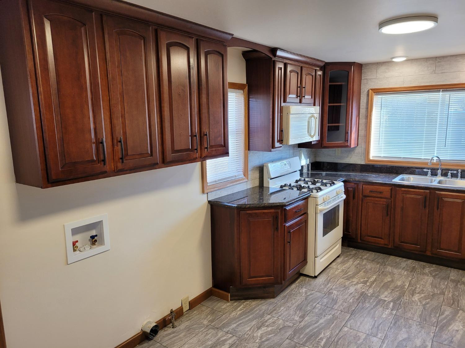 515 W 10th Street