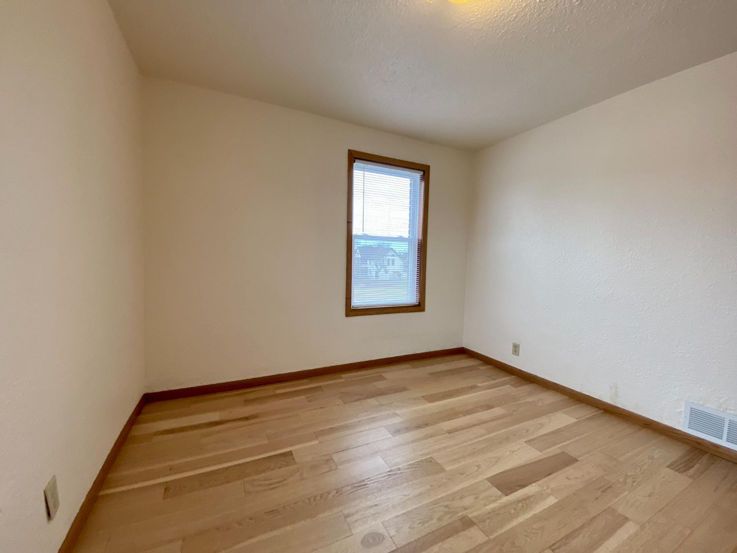 515 W 10th Street