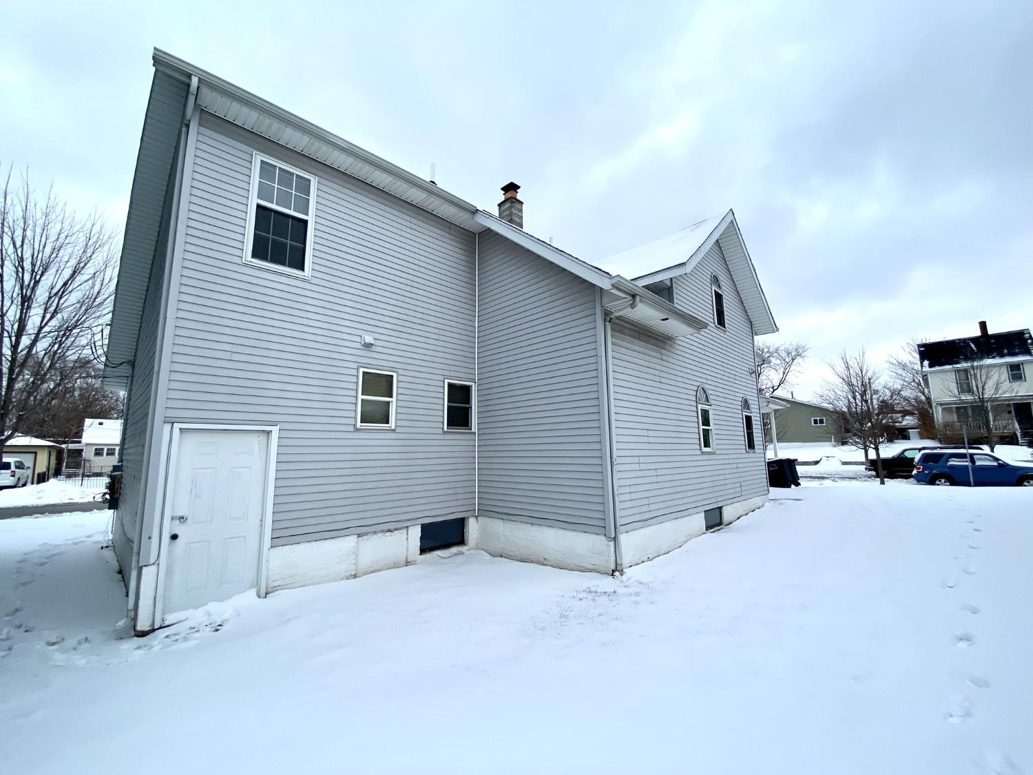 324 E 10th Street