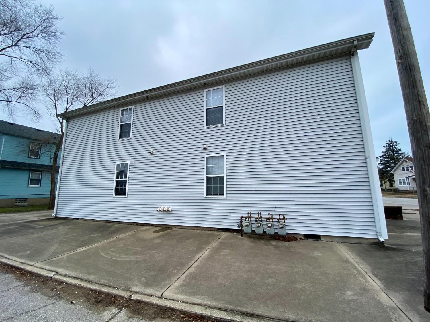 413 E 10th Street