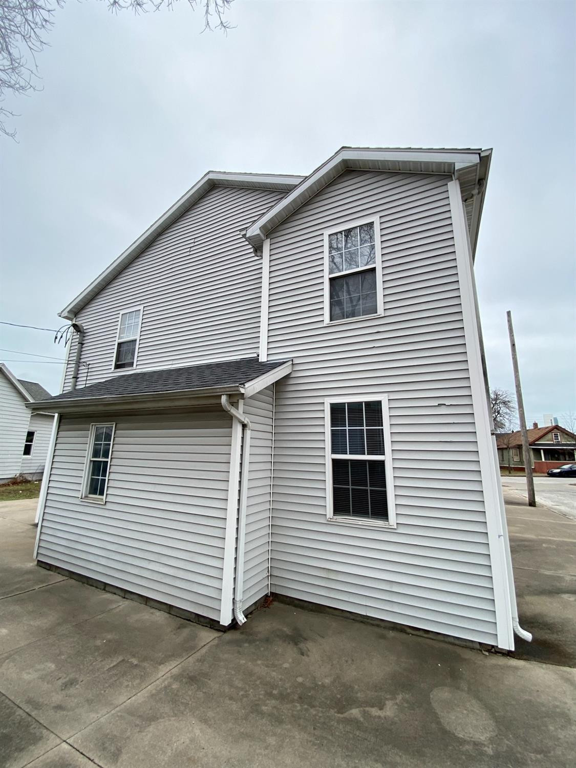 413 E 10th Street