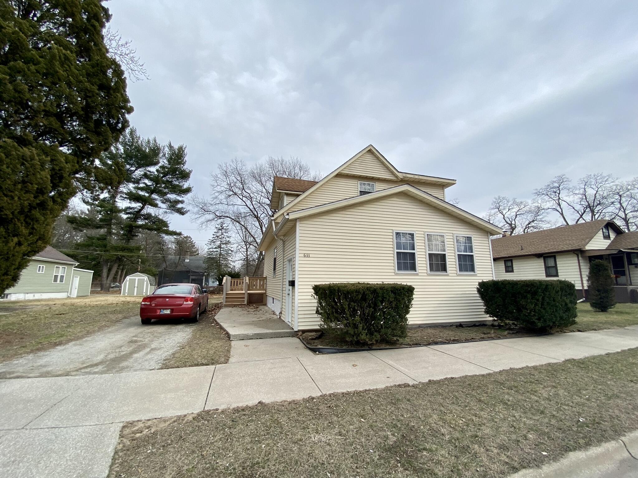 611 N Pleasant Avenue