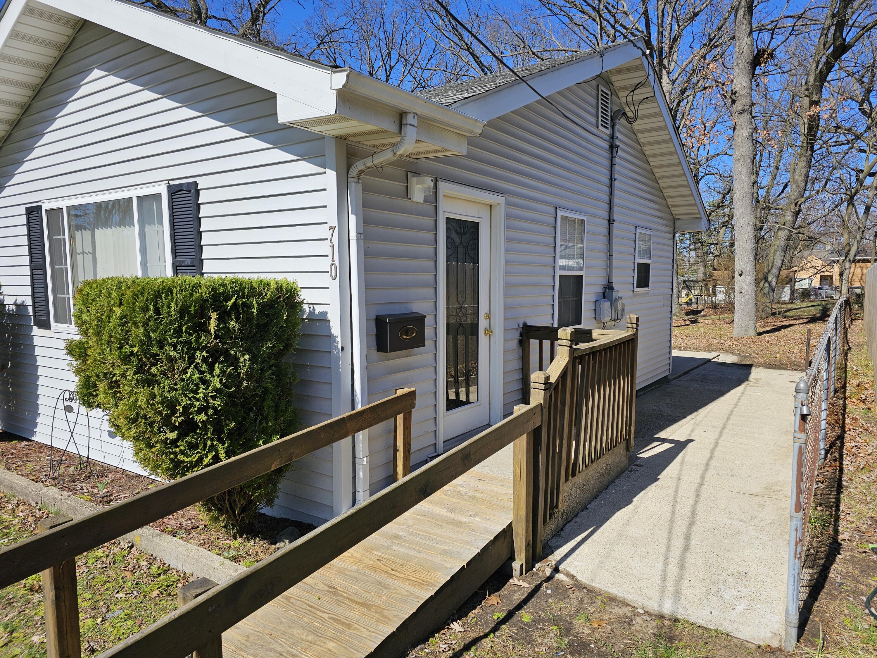 710 Hobart Street