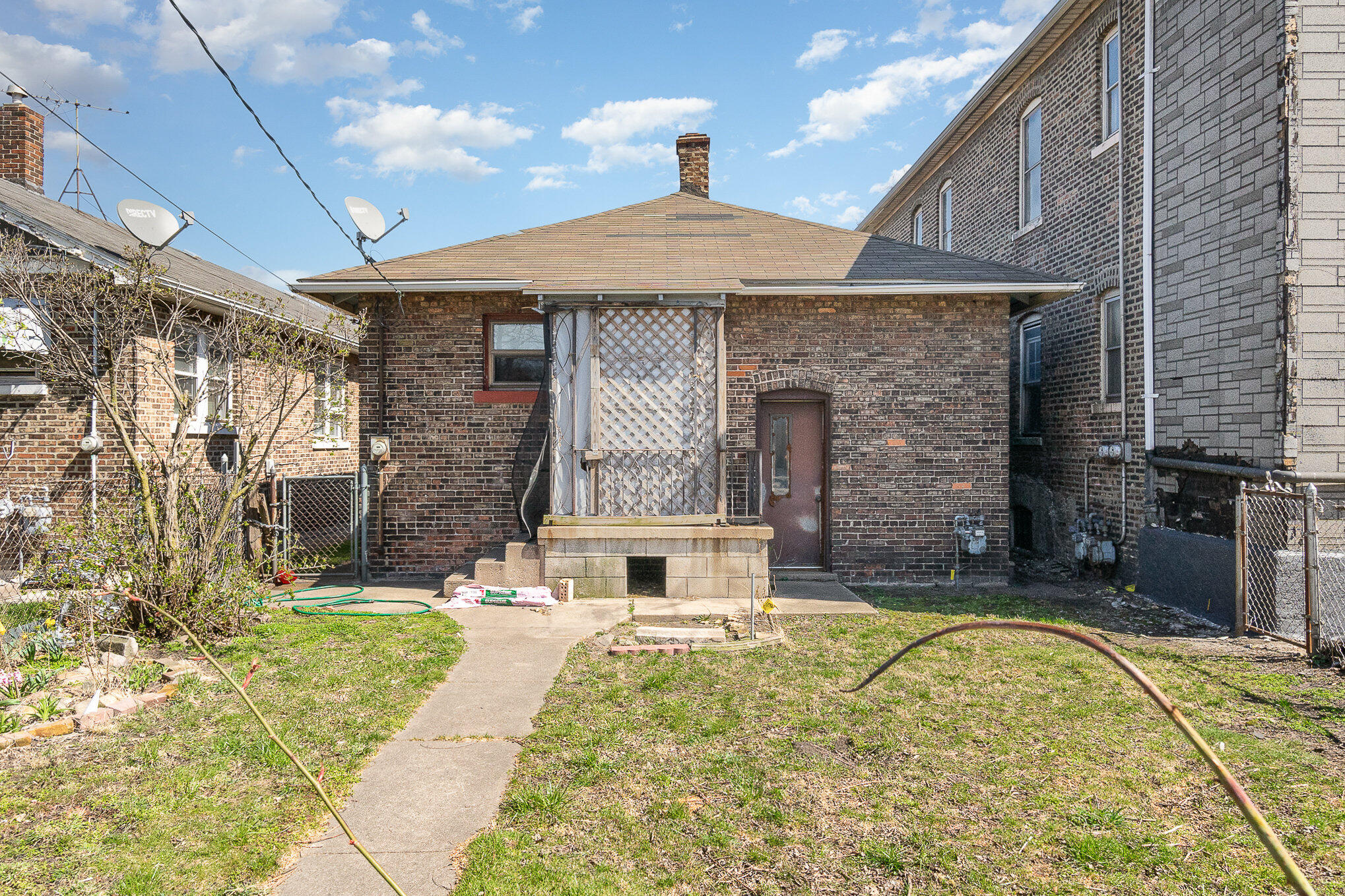 3924 Hemlock Street