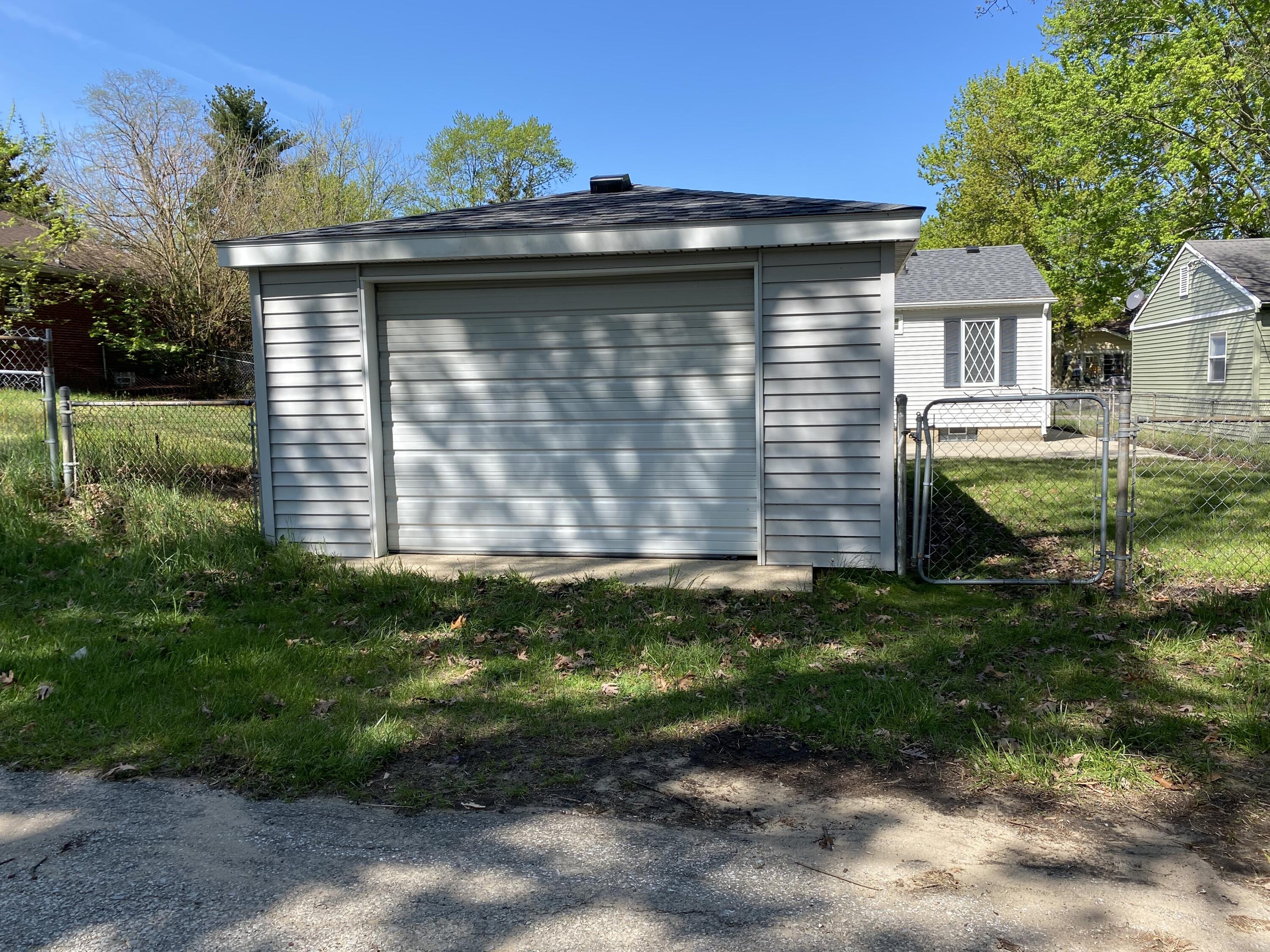 233 Ridgeland Avenue