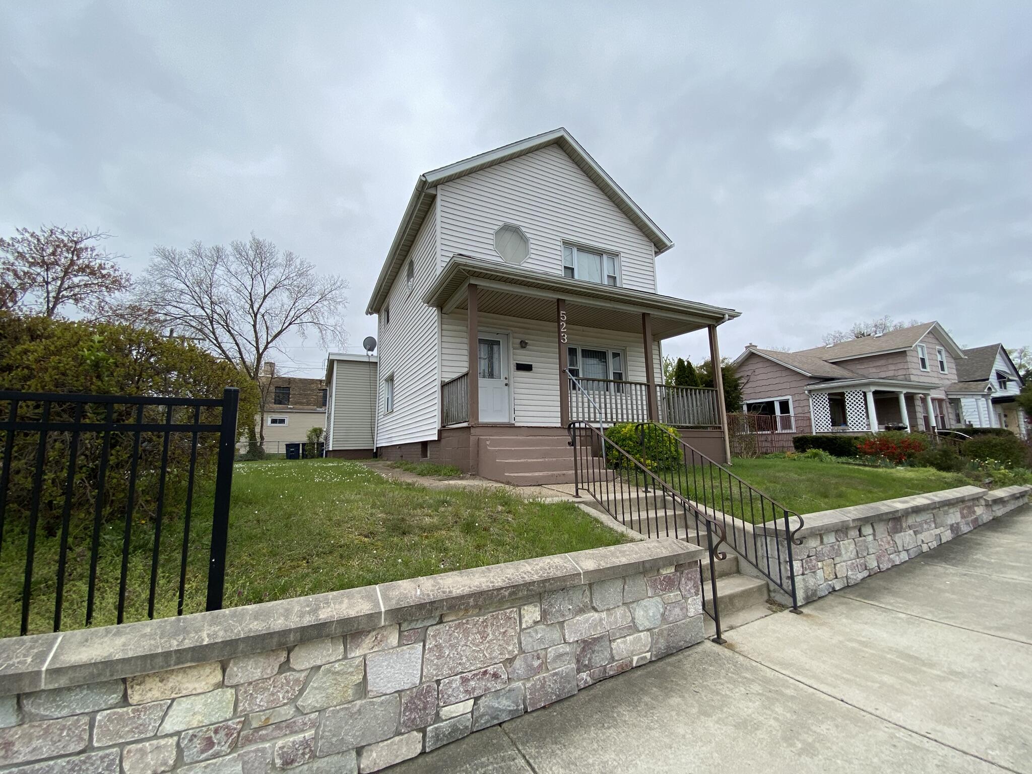 523 E 8th Street