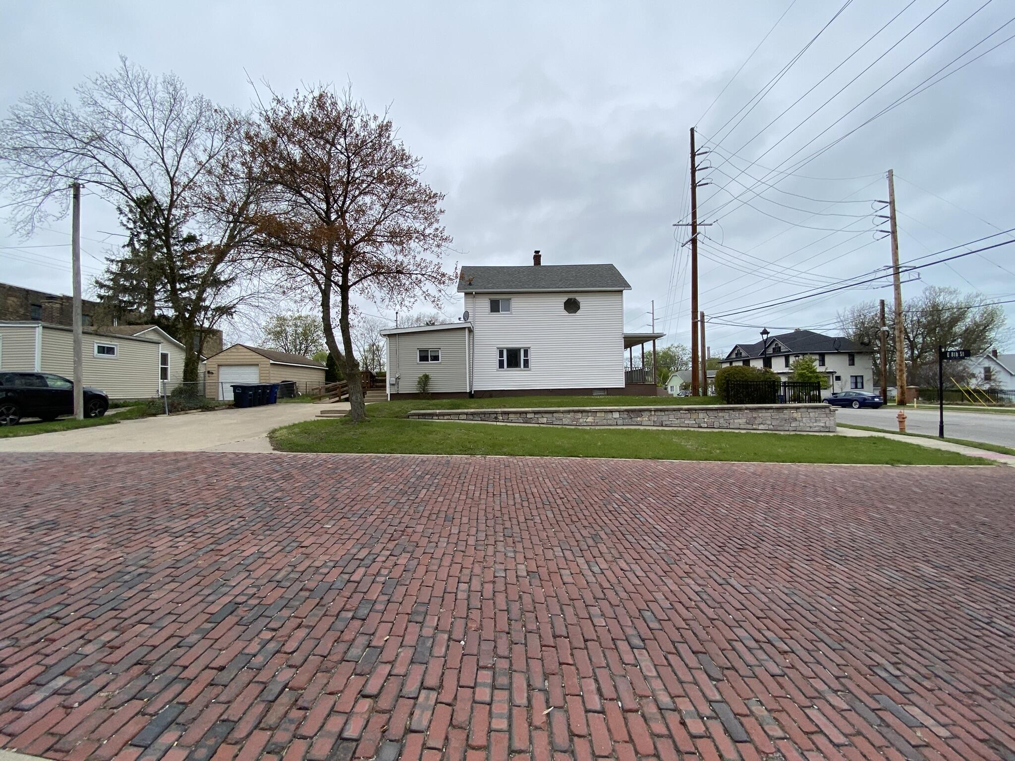 523 E 8th Street