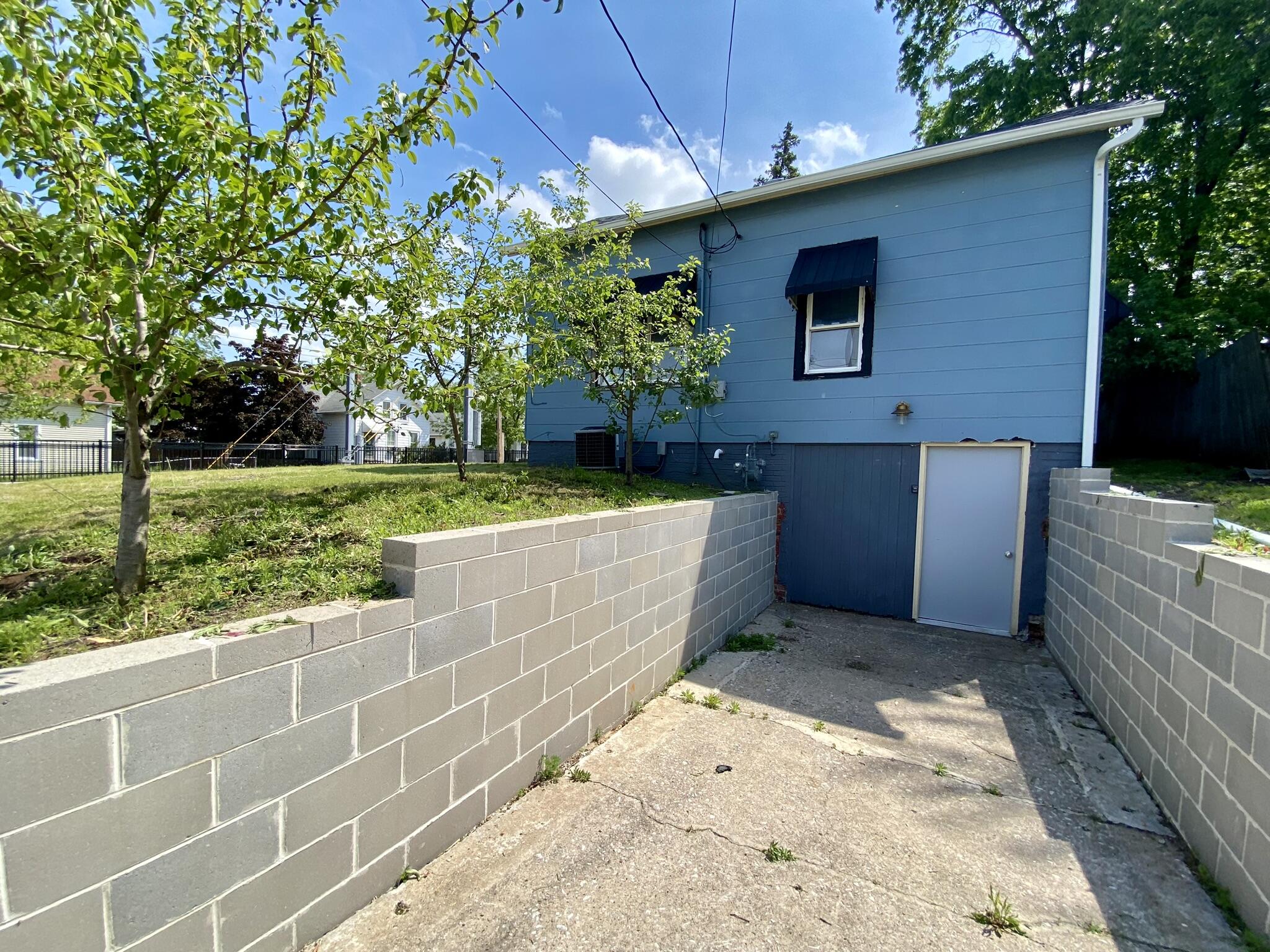601 E 11th Street