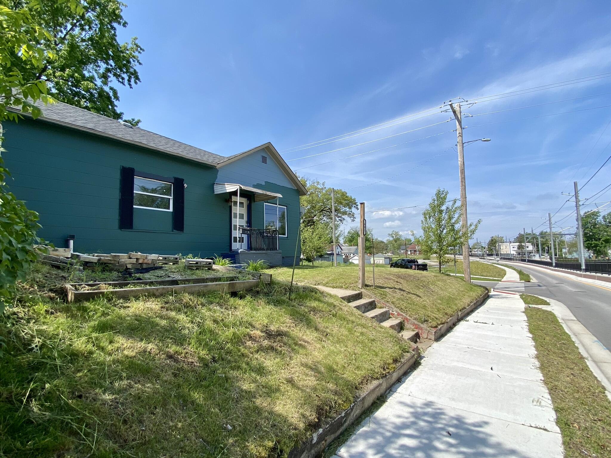 601 E 11th Street