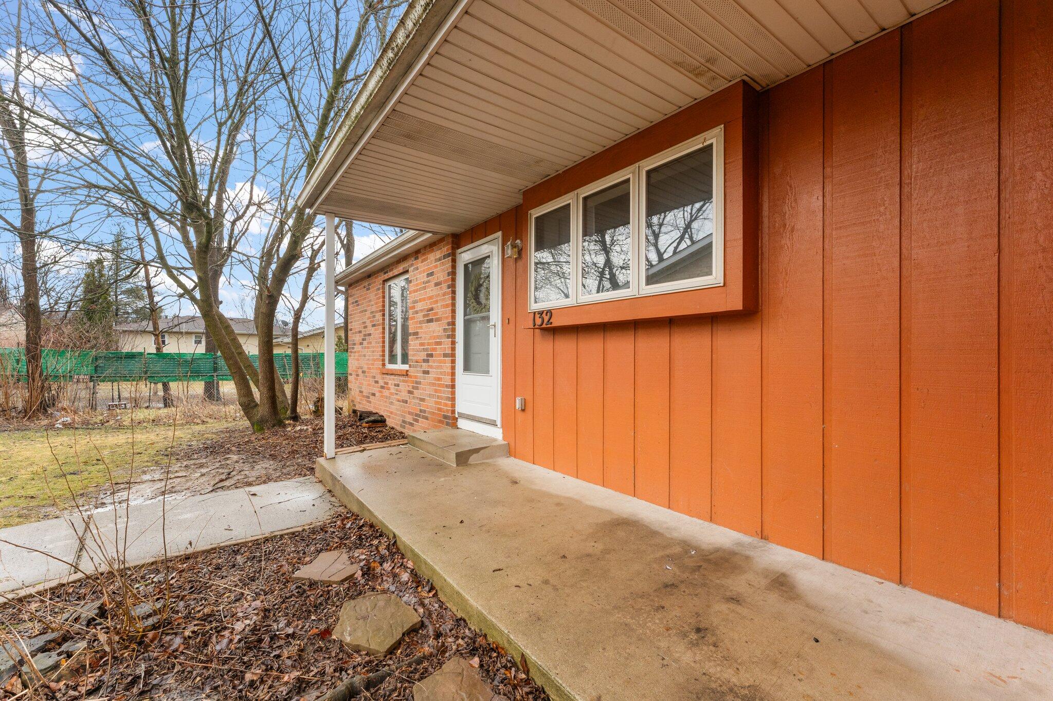 130-132 Meadows Circle