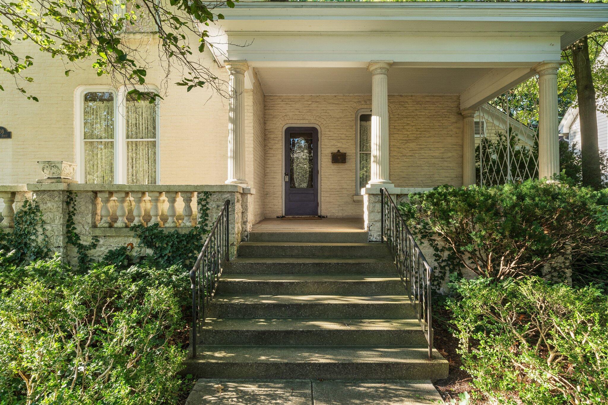 208 E Chicago Street